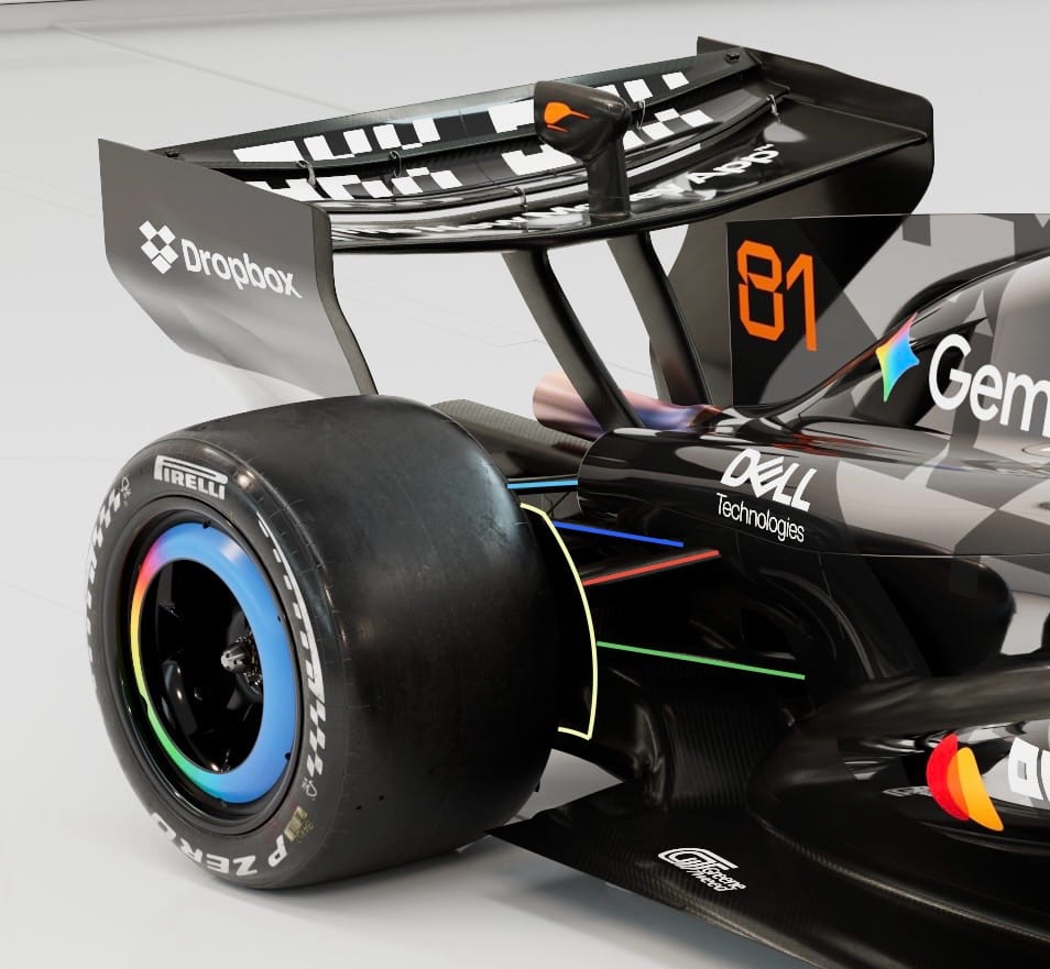Vue détaillée du diffuseur arrière d'une McLaren F1 2026, mettant en évidence sa conception aérodynamique complexe.