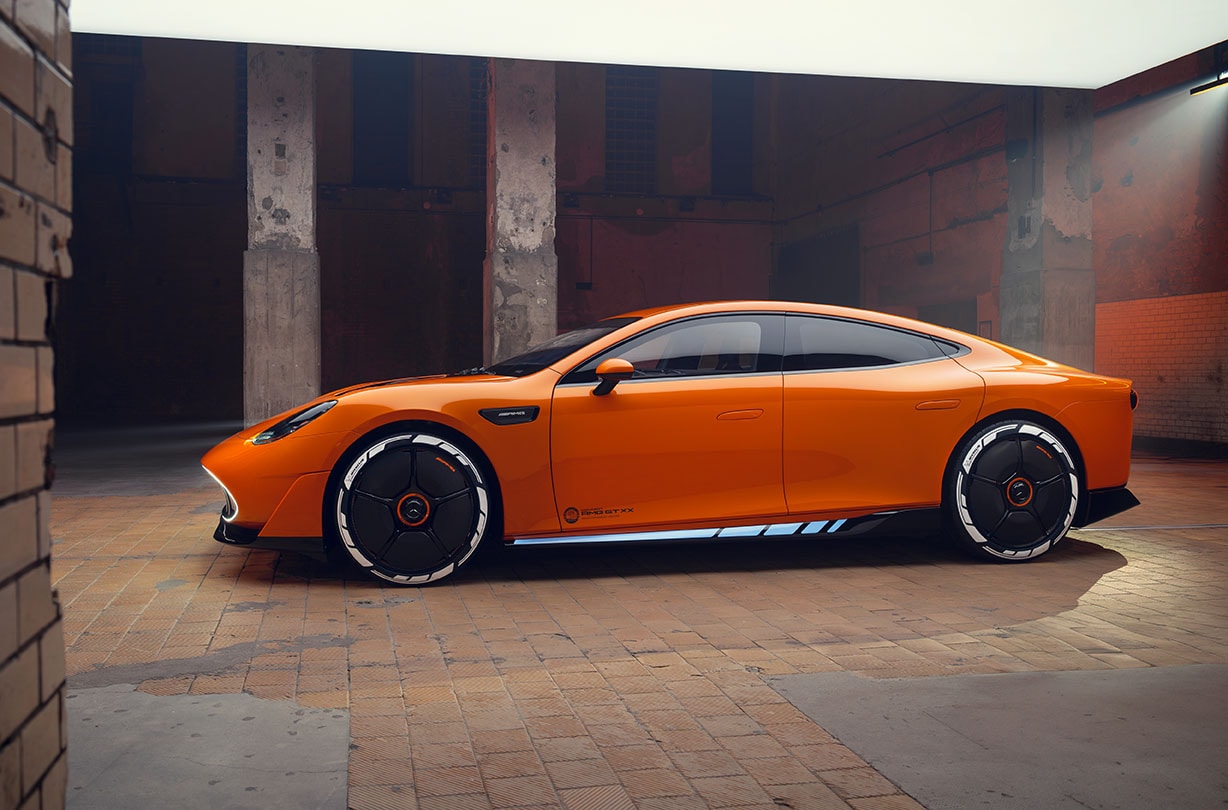 Image d'une batterie de voiture électrique Mercedes-AMG GT, montrant les cellules cylindriques et les conduits de refroidissement.