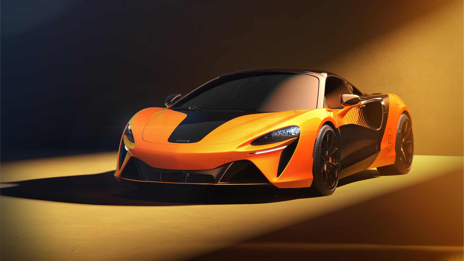 Intérieur d'une McLaren avec des options de personnalisation sur mesure, montrant des matériaux luxueux et des détails artisanaux.
