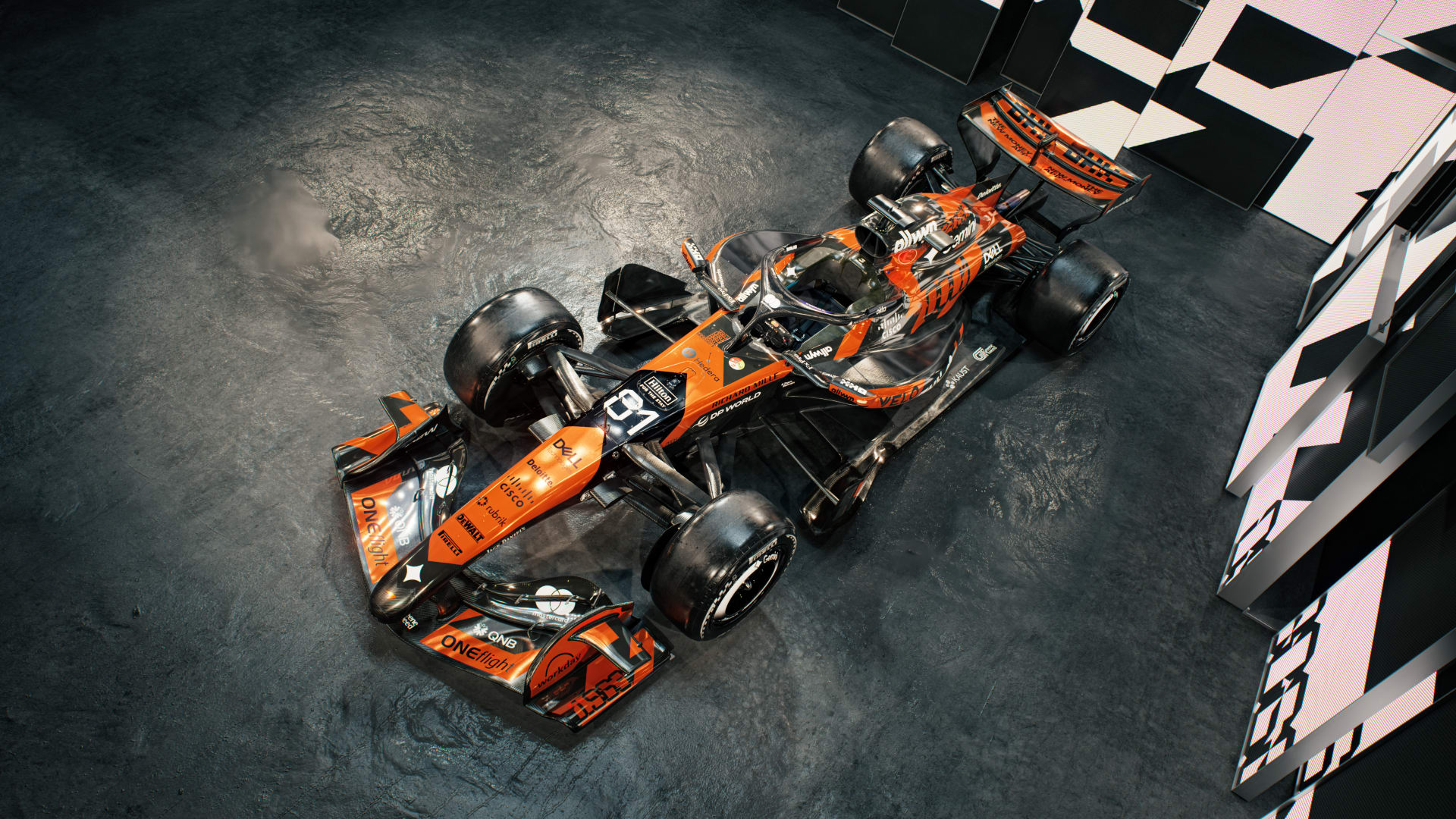Gros plan sur les détails de la livrée spéciale d'une monoplace McLaren de Formule 1, montrant des motifs et des inscriptions spécifiques.