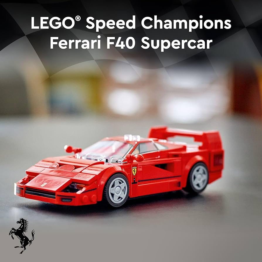 Une maquette LEGO Speed Champions de la Ferrari F40, rouge vif, posée sur un fond neutre, mettant en valeur ses lignes sportives et ses détails de construction.