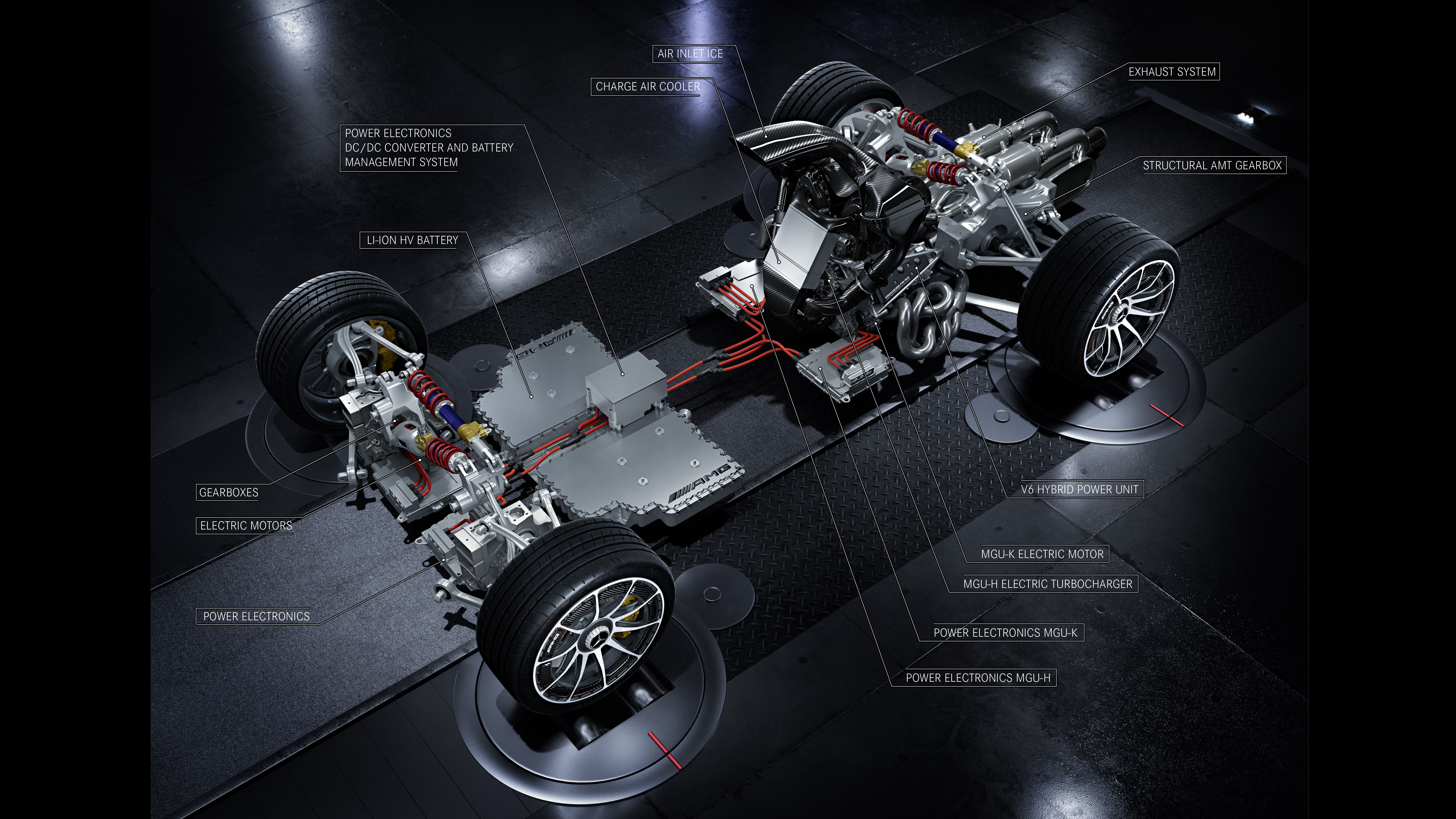 Vue détaillée du moteur hybride complexe de la Mercedes-AMG One.