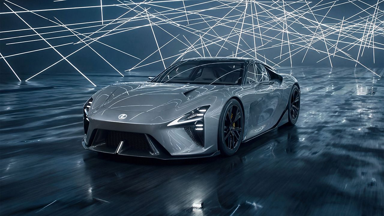Une Lexus LFA rouge garée devant un bâtiment moderne, mettant en valeur ses lignes aérodynamiques et sa carrosserie brillante.