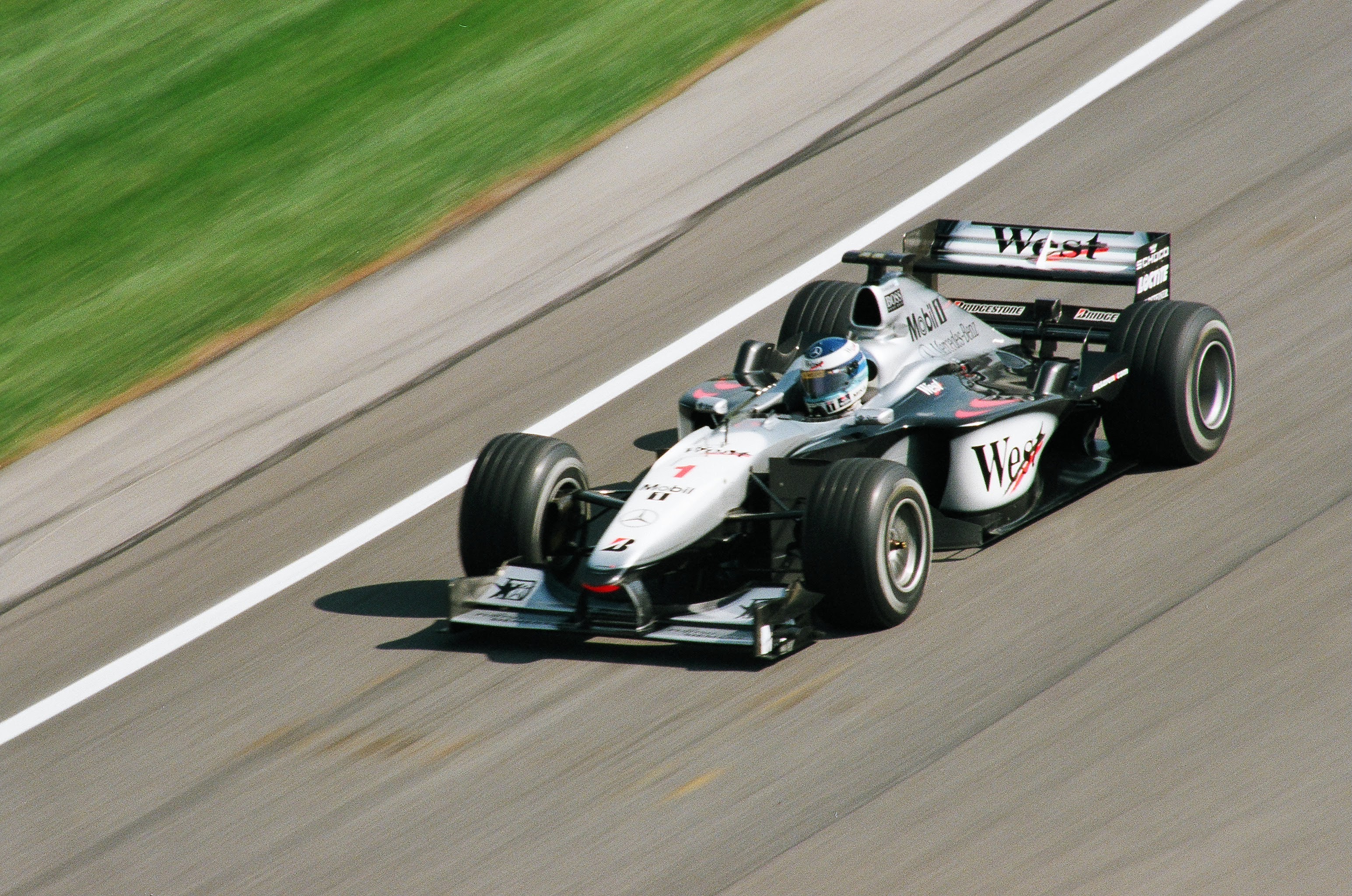 Mika Häkkinen dans sa monoplace McLaren de Formule 1.