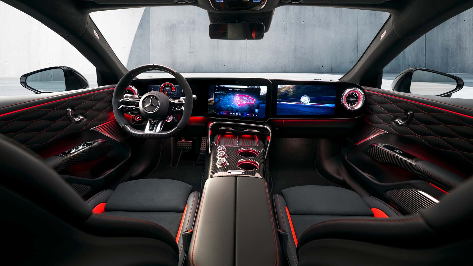 Tableau de bord de la Mercedes-AMG GT Coupé 2026, affichant l'écran central et les finitions intérieures.