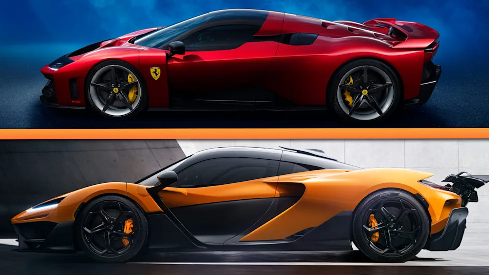 Image comparative d'une hypercar et d'une supercar garées l'une à côté de l'autre lors d'un événement automobile.