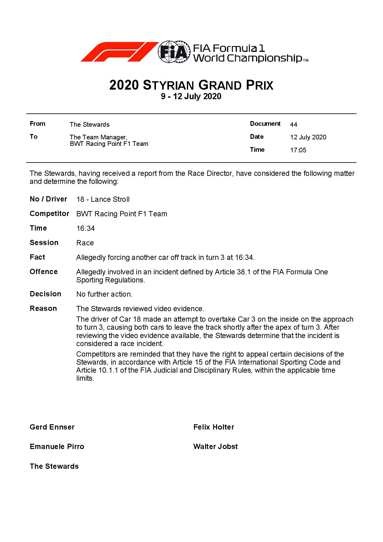 Des officiels de la Formule 1 en costume, assis autour d'une table, examinant des écrans et discutant sérieusement.