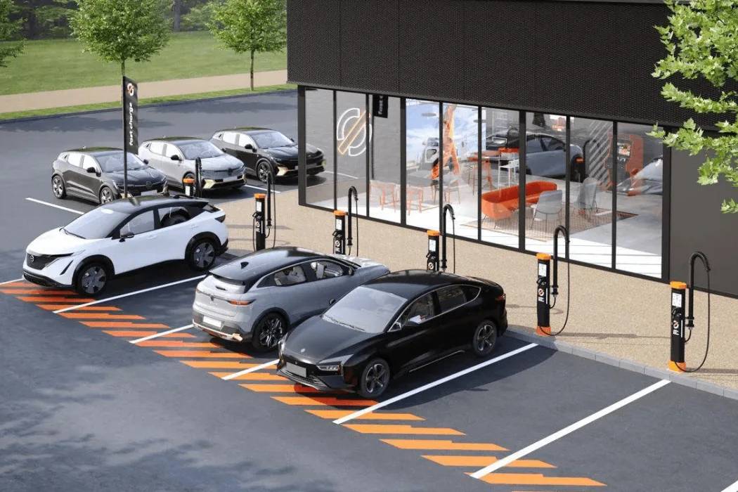Une voiture électrique Renault branchée à une borne de recharge rapide dans un environnement urbain moderne.