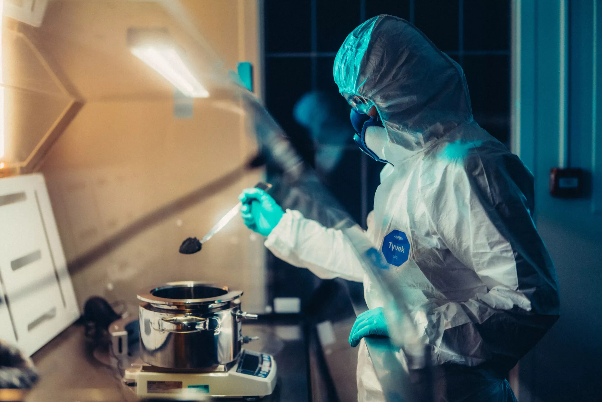 Image détaillée d'une cellule de batterie solide Renault Basquevolt, mettant en évidence sa conception avancée.