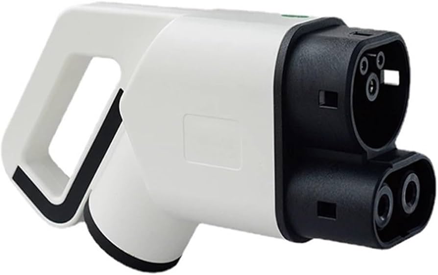 Une borne de recharge CCS Combo 2 avec une voiture électrique en charge, symbolisant la recharge rapide.