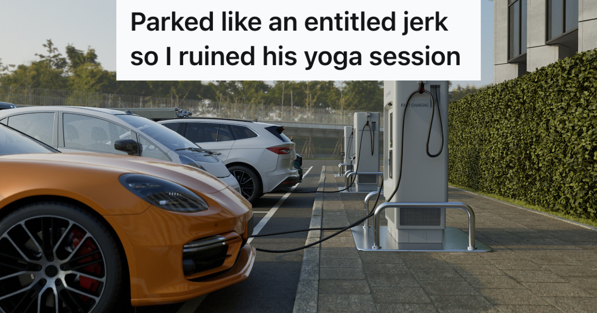 Une dépanneuse est en train d'enlever une voiture grise d'une place de stationnement réservée aux véhicules électriques. Une borne de recharge est visible à côté.