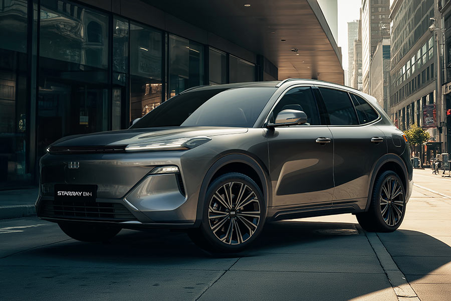 Vue latérale d'un Geely Starray EM-i 2026 de couleur argent métallisé, mettant en valeur son design élégant et ses jantes en alliage.