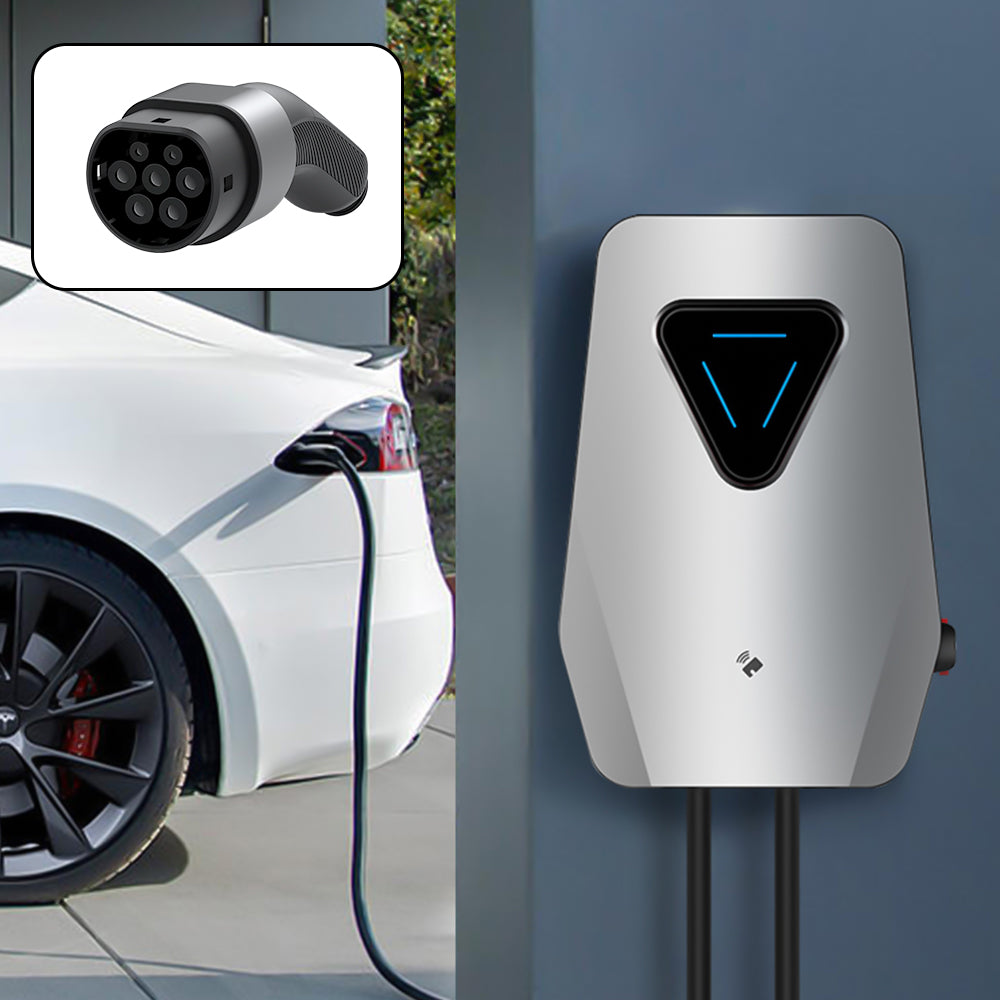 Une Tesla Model Y blanche branchée à une borne de recharge rapide en milieu urbain européen.
