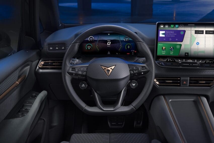 Tableau de bord de la Cupra Born restylée 2026 avec le nouvel écran numérique de 10,25 pouces.