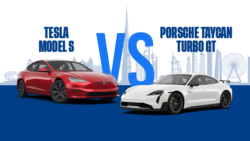 Une Tesla Model S Plaid et une Porsche Taycan Turbo garées côte à côte, mettant en valeur leurs designs distinctifs.