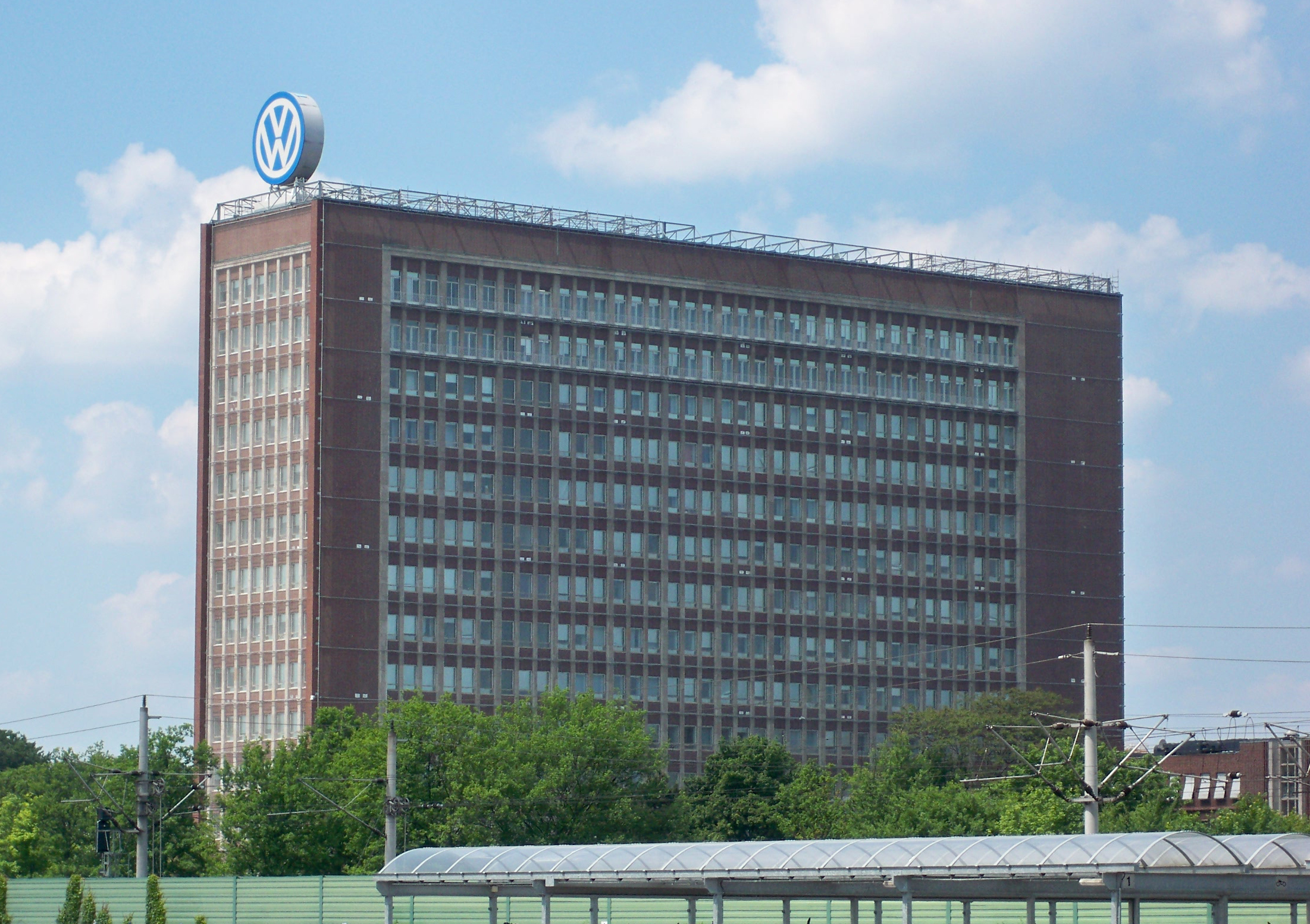 Vue aérienne du siège social du groupe Volkswagen à Wolfsburg, en Allemagne.