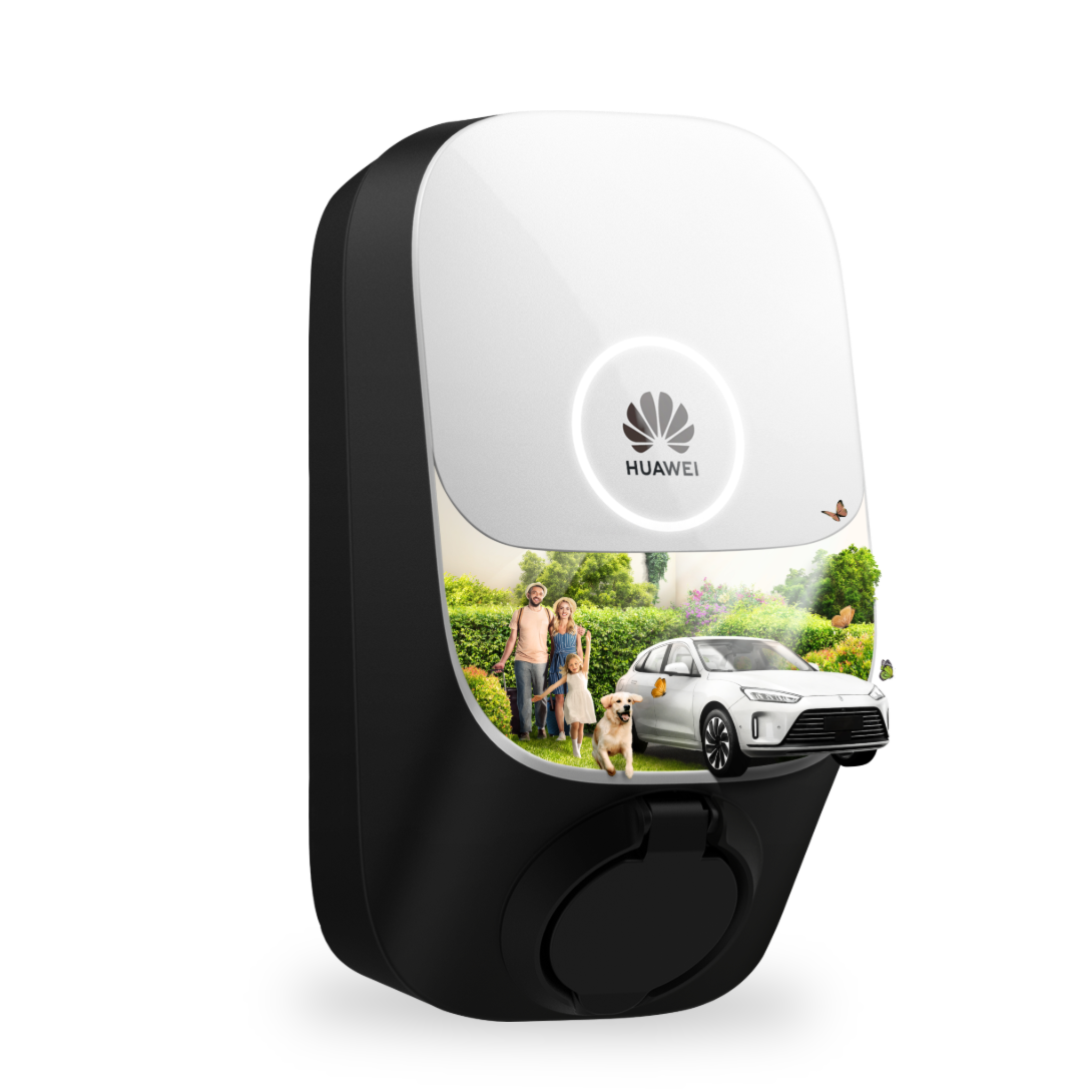 Une station de recharge Huawei pour véhicules électriques, avec des panneaux solaires sur le toit et une unité de stockage d'énergie visible, dans un cadre urbain moderne.