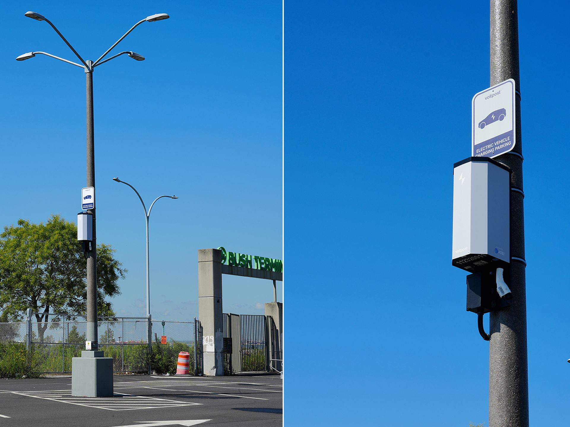 Une voiture électrique branchée à un lampadaire transformé en borne de recharge, dans un environnement urbain au crépuscule.