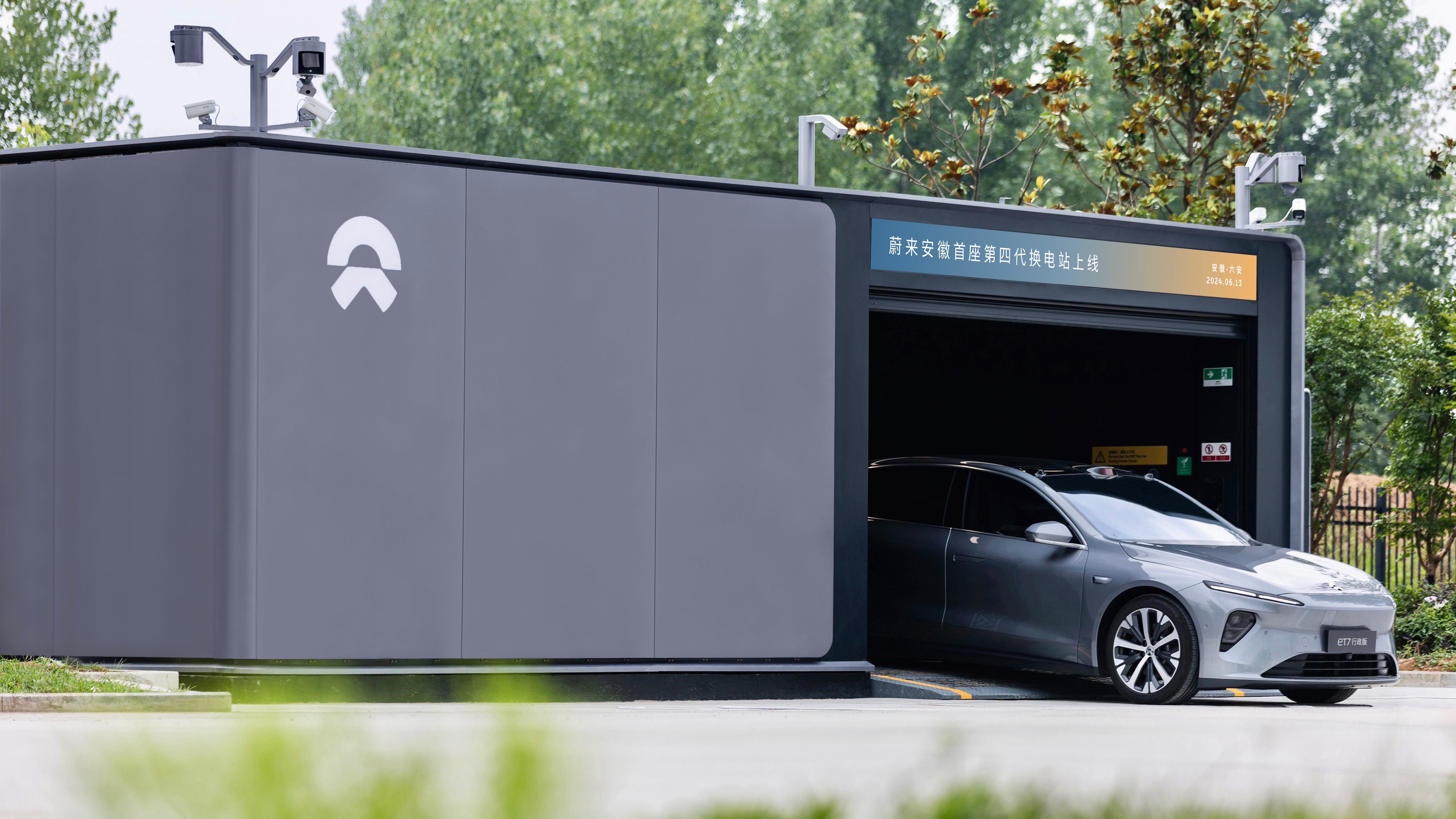 Des voitures Nio ET7 et ES8 dans une station de recharge en Chine.