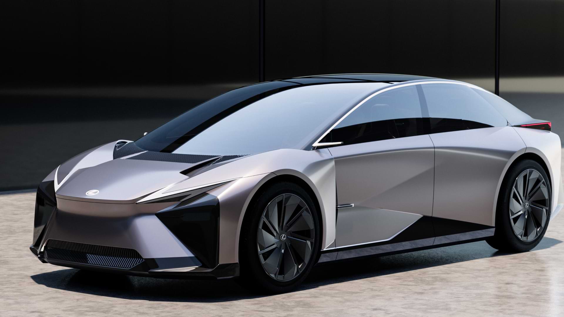 Une Lexus LF-ZC blanche, aux lignes futuristes, exposée dans un studio éclairé.