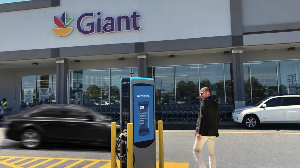 Une station de recharge pour véhicules électriques devant un supermarché, avec plusieurs voitures en charge.