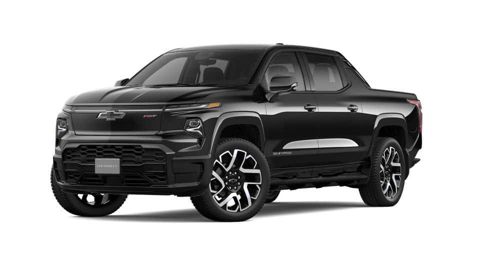 Photo officielle du Chevrolet Silverado EV RST, un pick-up électrique gris foncé garé à l'extérieur.
