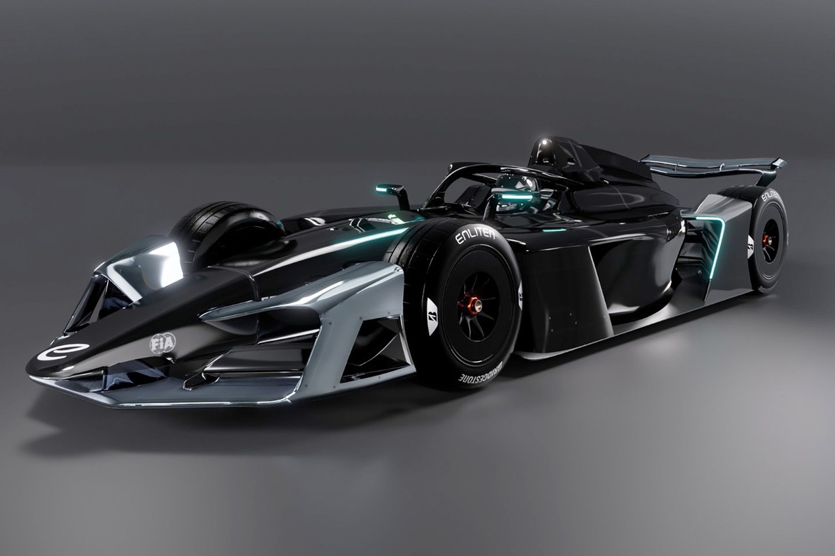Une vue rapprochée et dynamique d'une voiture de Formule E GEN4, mettant en évidence ses caractéristiques technologiques avancées sur une piste de course.