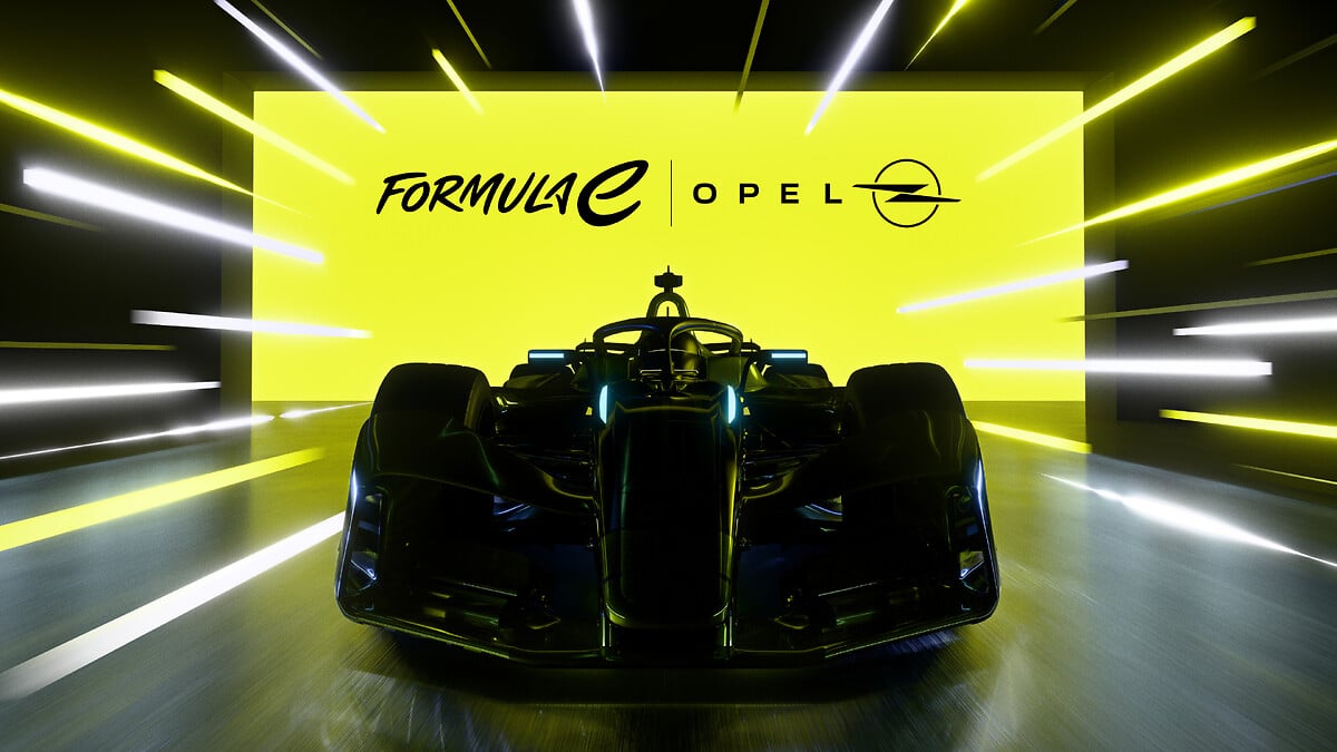 Une voiture de course Opel de Formule E futuriste et aérodynamique, avec le logo Opel bien visible, en pleine course sur un circuit urbain moderne.