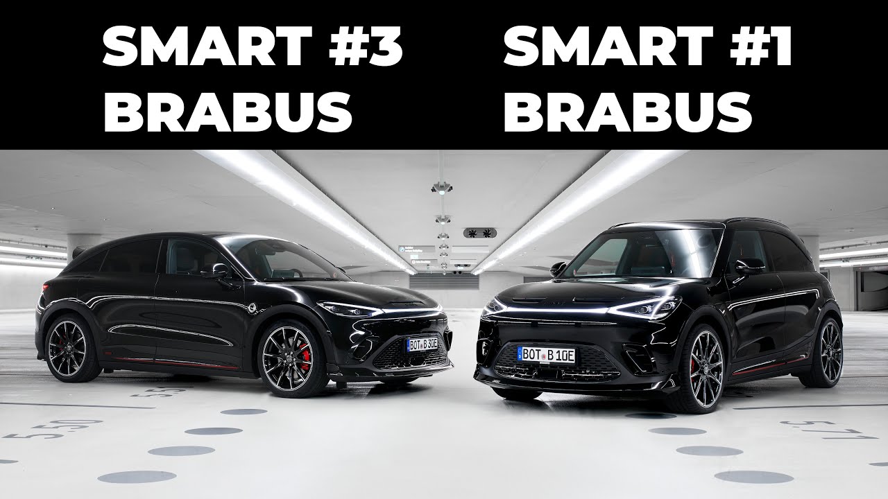 Deux voitures Smart Brabus, le #1 et le #3, garées côte à côte dans un environnement urbain moderne, montrant leurs designs distincts.