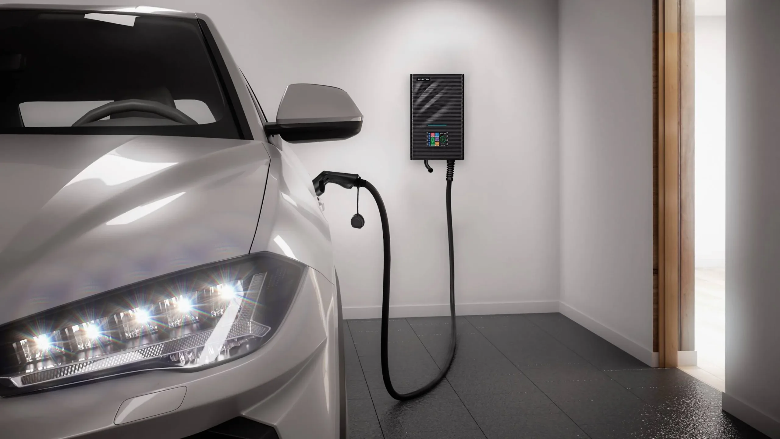 Borne de recharge pour voiture électrique dans un parking souterrain résidentiel, avec une voiture branchée.