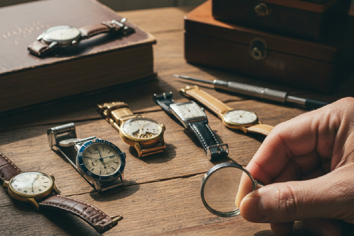 Montre Aide Soignante Lot De Montres Gousset Et Autres Accessoires Vintage - Occasion, Parfait Pour Collectionneurs Lot Ecusson