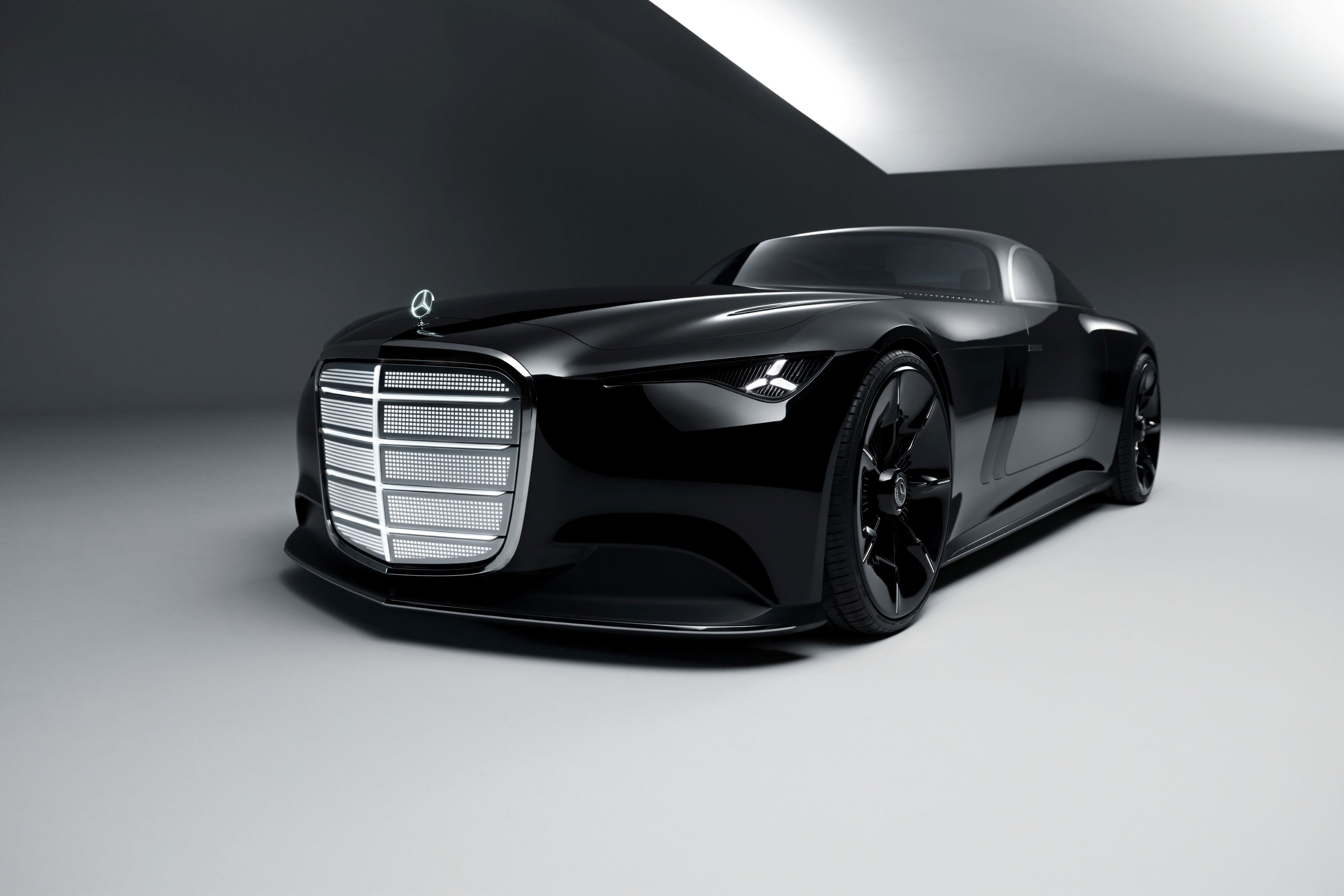 Photographie d'un concept-car Mercedes-Benz de 2027, mettant en avant son design luxueux, ses fonctionnalités de conduite autonome et son intérieur futuriste.